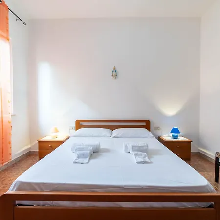 Casa Surachi E Mesu Sa Rocca Tunda