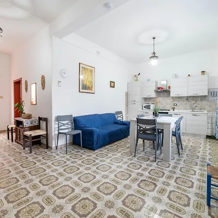 Casa Surachi E Mesu Διαμέρισμα *