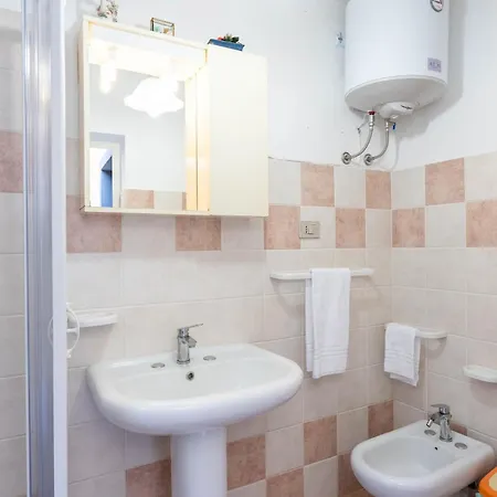 Casa Surachi E Mesu Sa Rocca Tunda